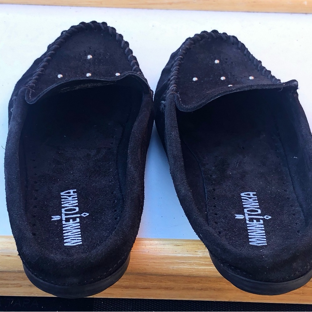Minnetonka 430S Women’s Black Suede Leather Studs Mules Dlip on Shoes Size 10 - Picture 9 of 12